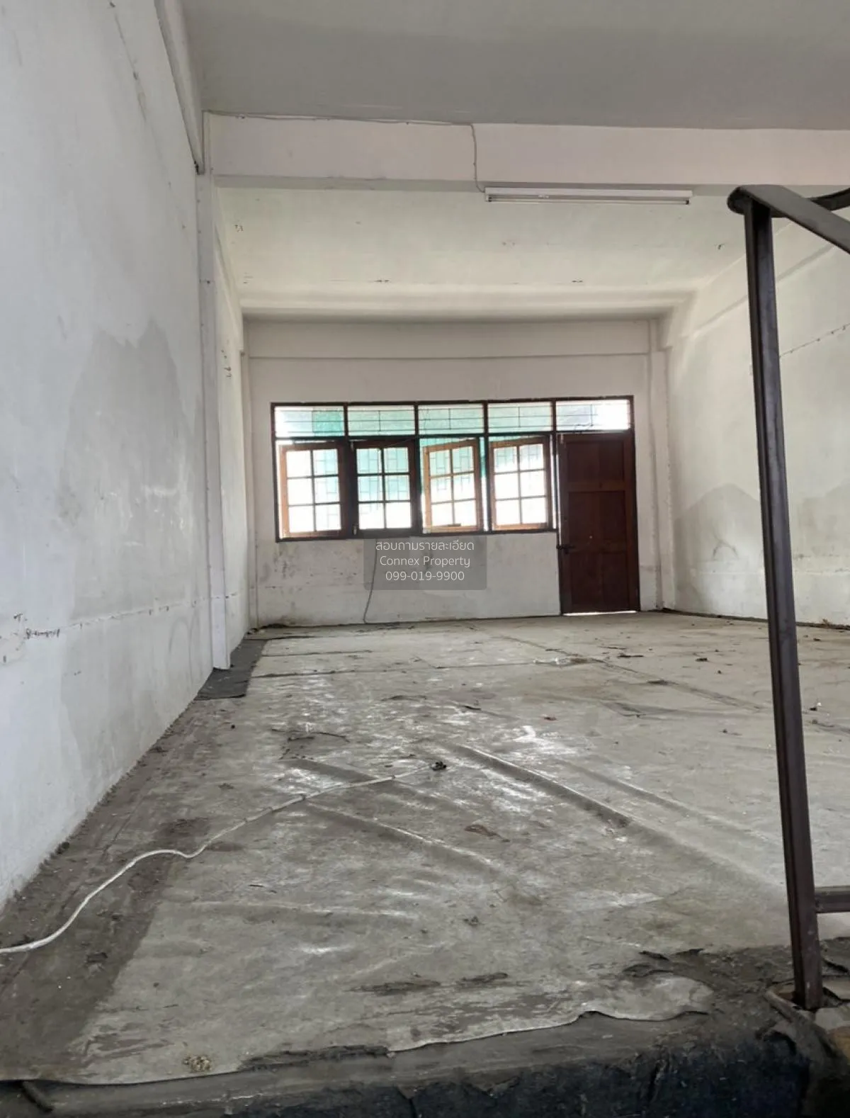 For Rent For Rent Commercial building, 3.5 floors , corner,Soi Pr 3