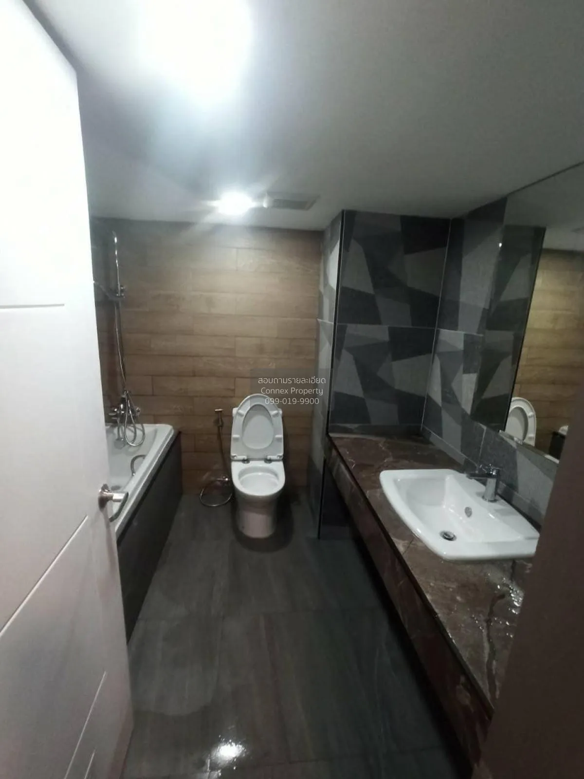 ขายคอนโด  ออมนิ ทาวเวอร์ BTS-อโศก คลองเตย เขต คลองเตย กรุงเทพ CX-