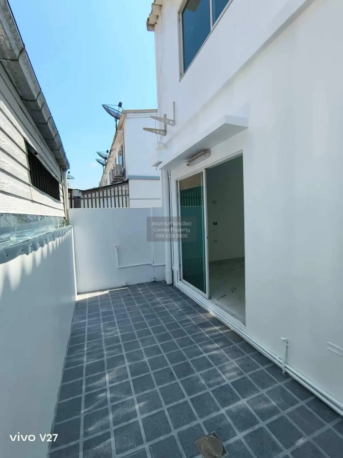 For Sale Townhouse/Townhome  , INDY PRACHAUTHIT 1 , corner unit ,