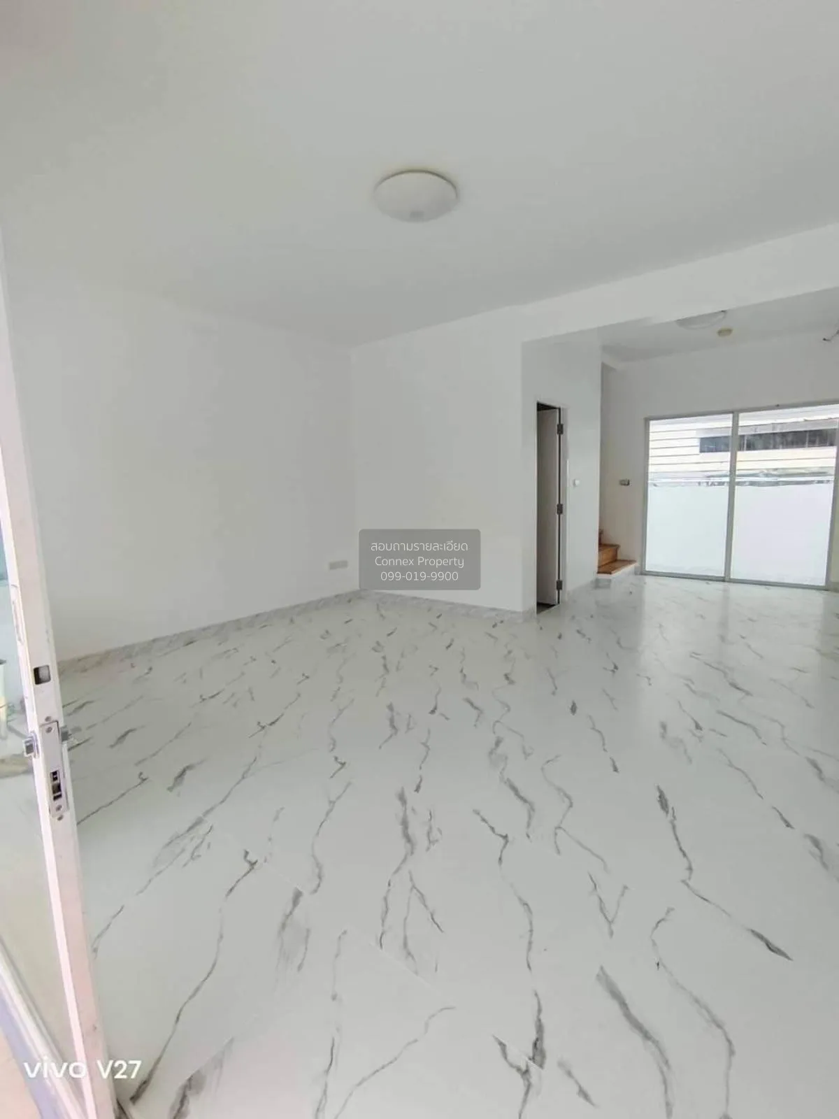 For Sale Townhouse/Townhome  , INDY PRACHAUTHIT 1 , corner unit ,