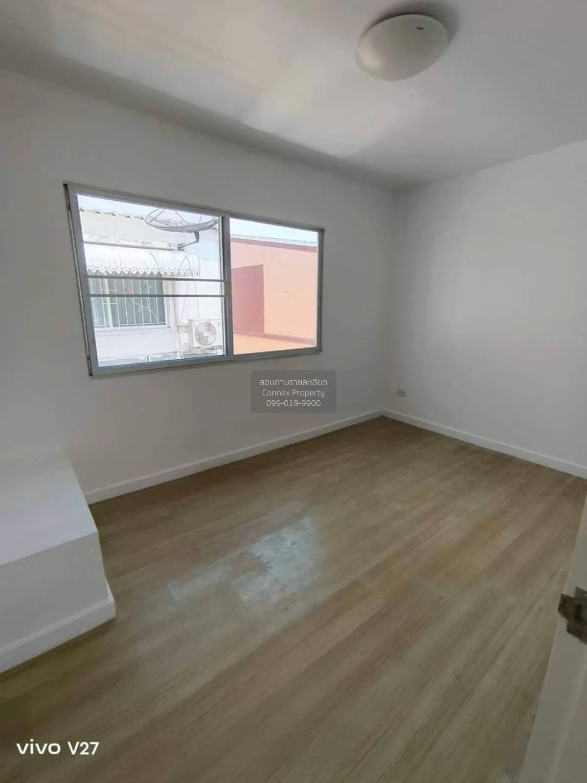 For Sale Townhouse/Townhome  , INDY PRACHAUTHIT 1 , corner unit ,