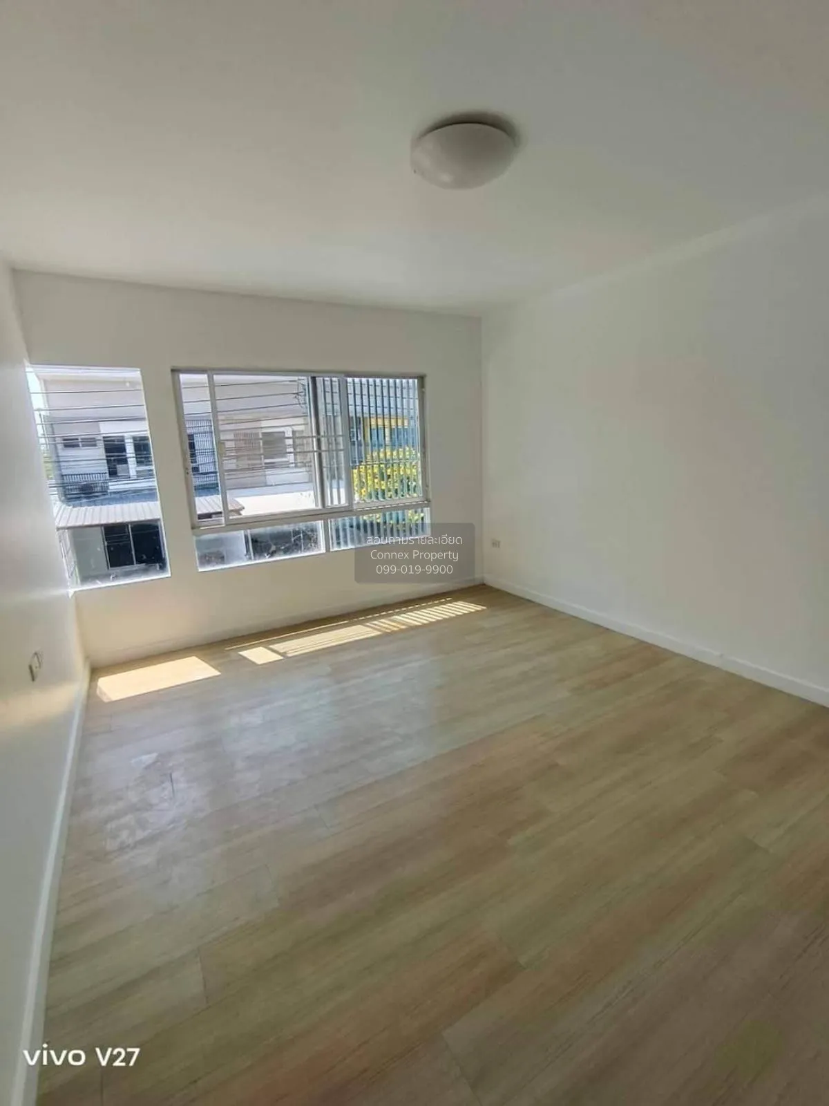 For Sale Townhouse/Townhome  , INDY PRACHAUTHIT 1 , corner unit ,