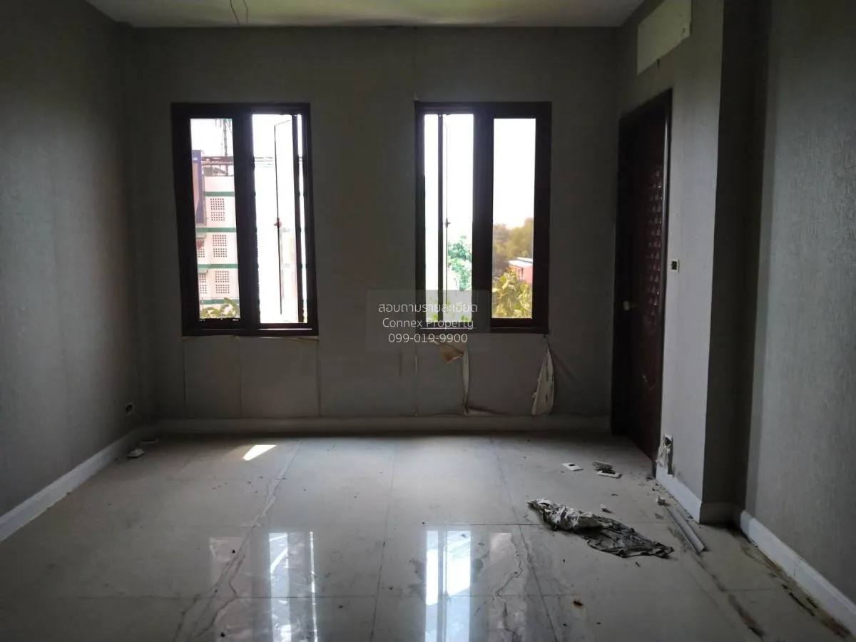 ขายอาคารพาณิชย์  เวนิส ดิ ไอริส ชั้นสูง ห้องมุม หน้ากว้าง ท่าแร้ง