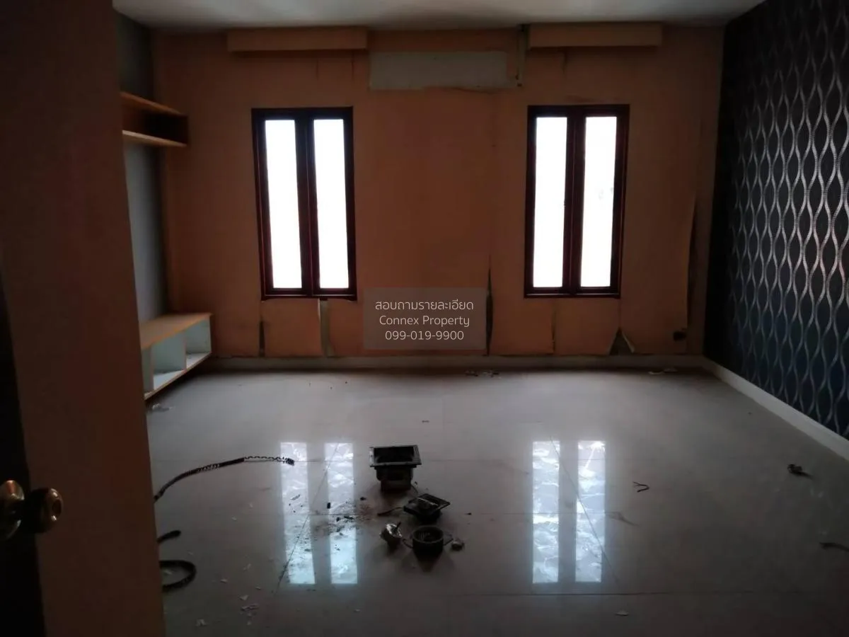 ขายอาคารพาณิชย์  เวนิส ดิ ไอริส ชั้นสูง ห้องมุม หน้ากว้าง ท่าแร้ง