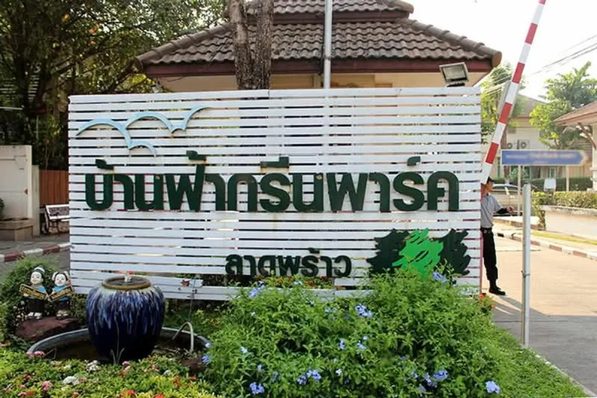 For Rent Baan Fah Green Park Ladprao 101 , nice view , wide front