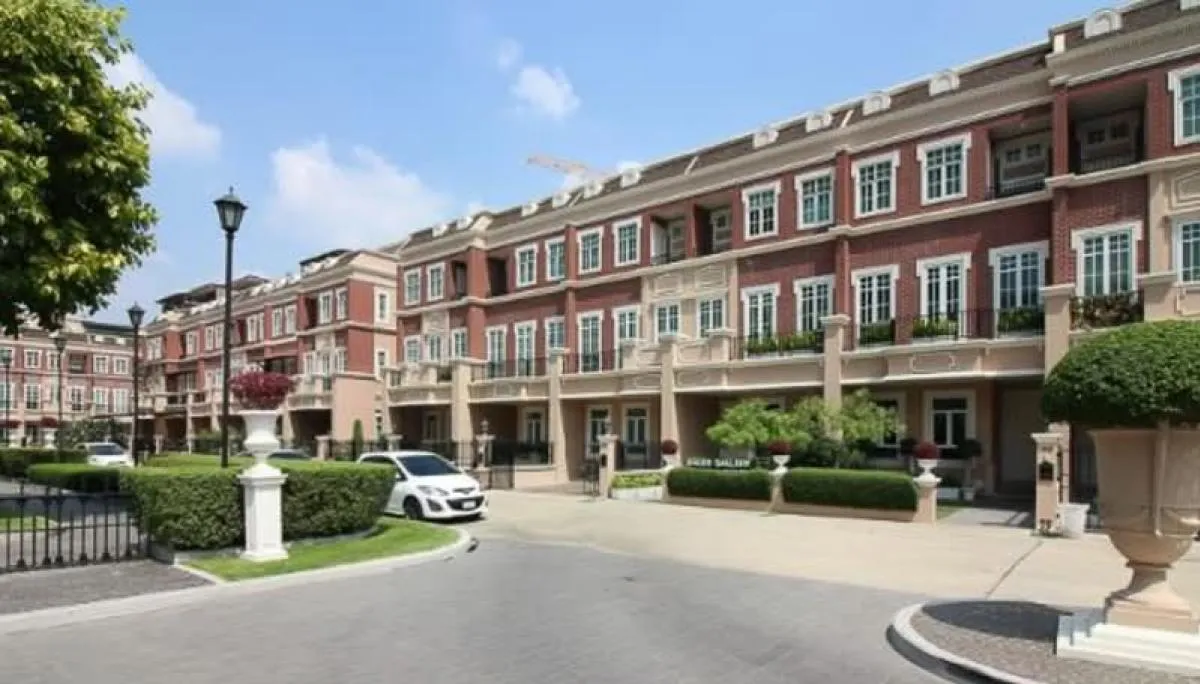 เช่าLuxury Corner Townhouse for rent  ห้องมุม หน้ากว้าง พระโขนง เ