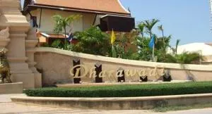 Dharawadi Pool Villa - ธาราวดี