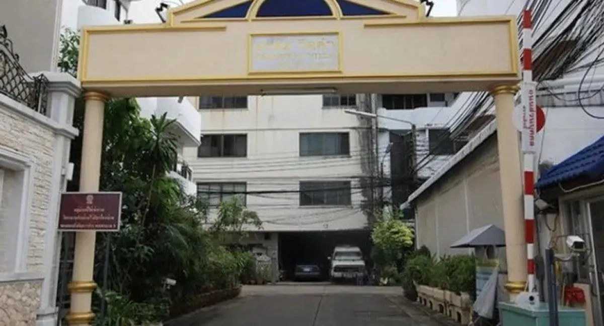 For Rent 4-Storey Townhome in Krung Thon Buri Soi 6 , newly renov