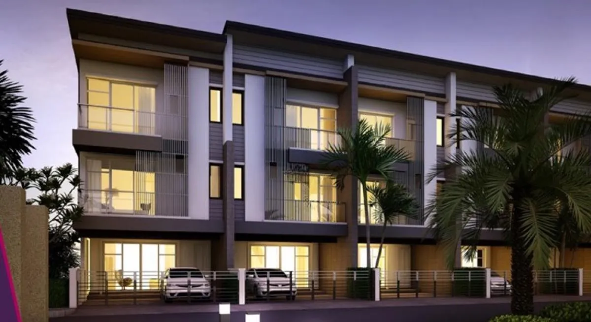 For Rent Townhouse/Townhome  , Town Avenue Srinakarin , corner un 4