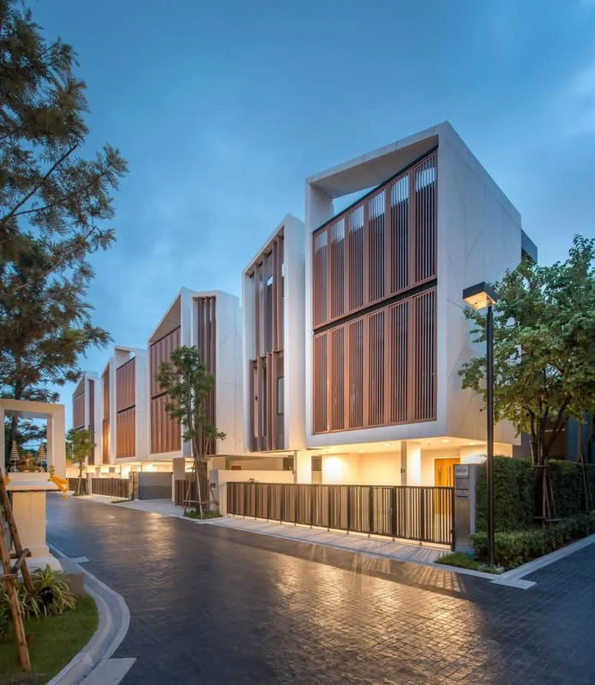 For Rent Townhouse/Townhome  , Arna Ekamai , nice view , wide fro