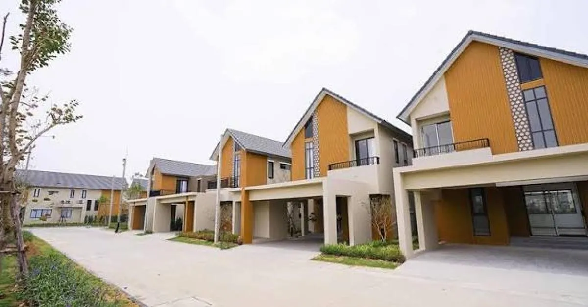 ขายบ้าน  โกลเด้นพรีเว่ พนัสนิคม - อมตะนคร หน้าพระธาตุ พนัสนิคม ชล 1