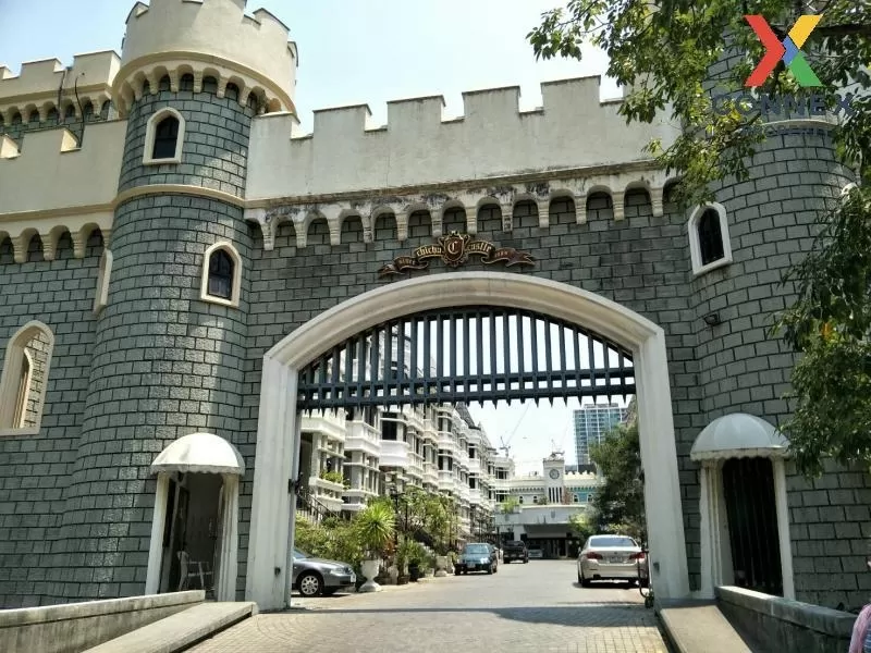 For Sale Townhouse/Townhome  , Moo Baan Chicha Castle , high floo 1