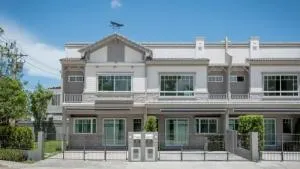 indy Srinakarin - อินดี้ ศรีนครินทร์