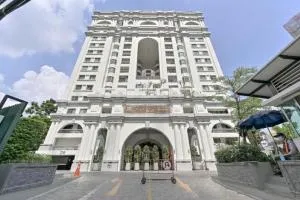 Royal Castle Sukhumvit - รอยัล คาสเทิล สุขุมวิท