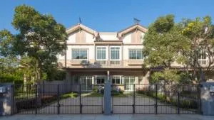 Indy Westgate - อินดี้ เวสต์เกต