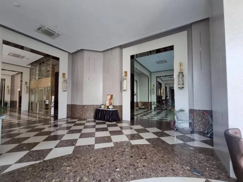 For Rent Condo , The Empire Place , corner unit , wide frontage ,