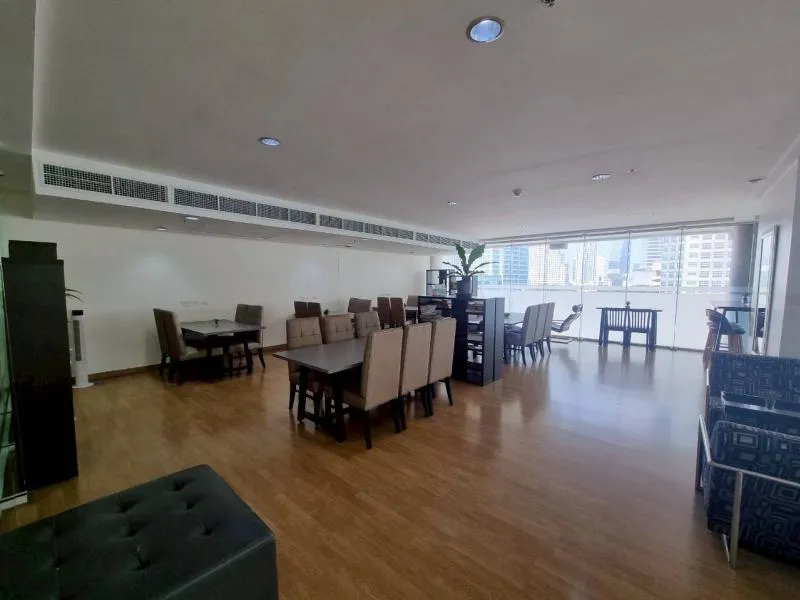 For Rent Condo , The Empire Place , corner unit , wide frontage ,