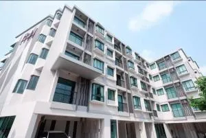 Zelle Plus Talat Phlu Station