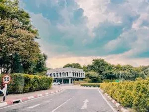 Navatanee Residence - นวธานี เรสซิเดนซ์