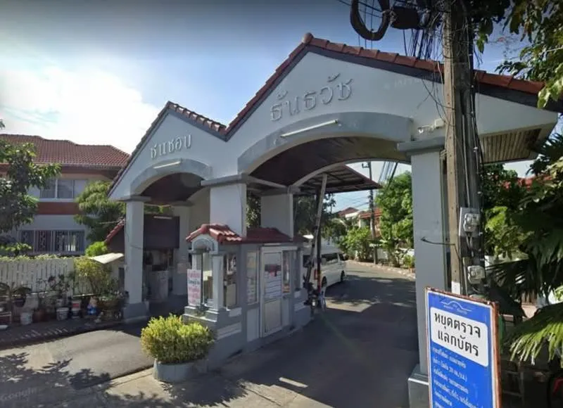 For Sale House , Chonchob Thantawat , corner unit , Khlong Thanon