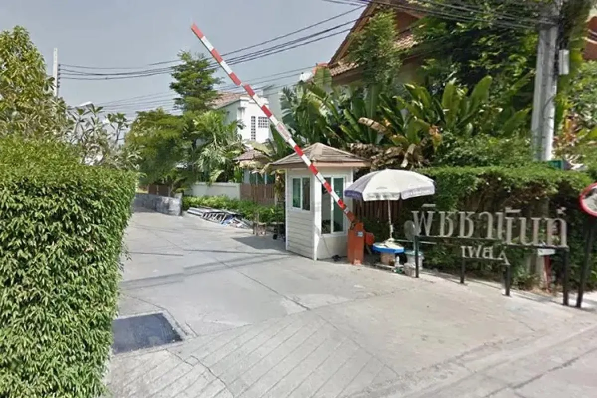 ขายหมู่บ้านพิชชานันท์ ซอยสุคนธสวัสดิ์ 20 ลาดพร้าว เขต ลาดพร้าว กร